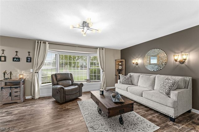 175 Crestview Drive, Elyria, OH 44035