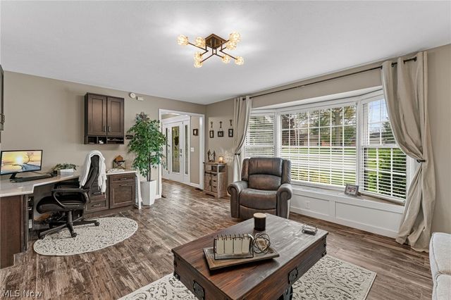 175 Crestview Drive, Elyria, OH 44035