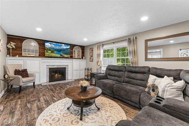 175 Crestview Drive, Elyria, OH 44035
