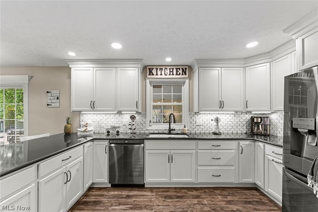175 Crestview Drive, Elyria, OH 44035