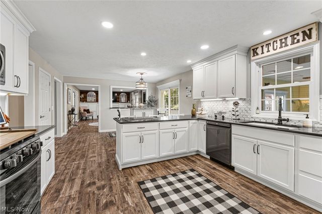 175 Crestview Drive, Elyria, OH 44035