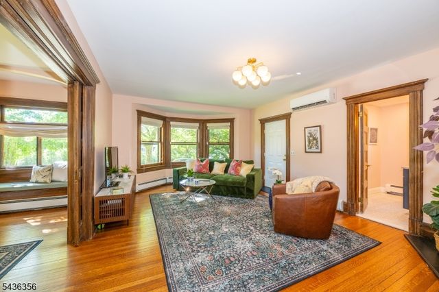 156 Lincoln St, Montclair Twp., NJ 07042