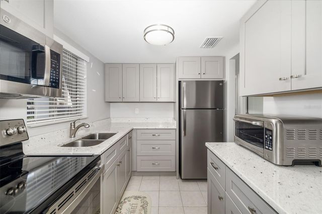 2008 CANAL DRIVE M3, Bradenton, FL 34207