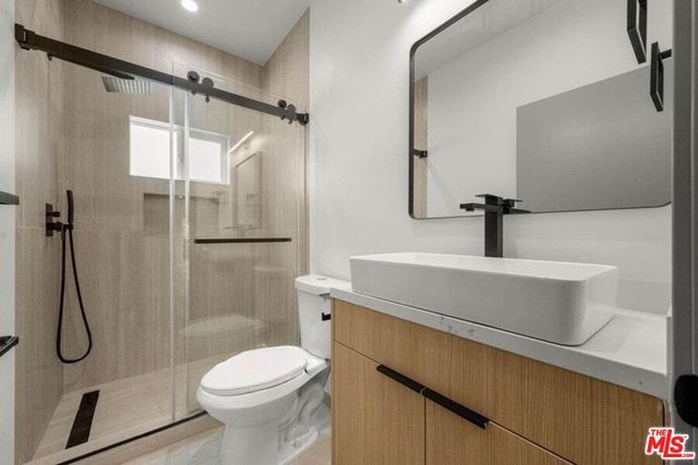 2001 Vista Del Mar Street 4, Los Angeles, CA 90068