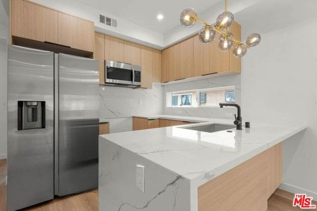 2001 Vista Del Mar Street 4, Los Angeles, CA 90068