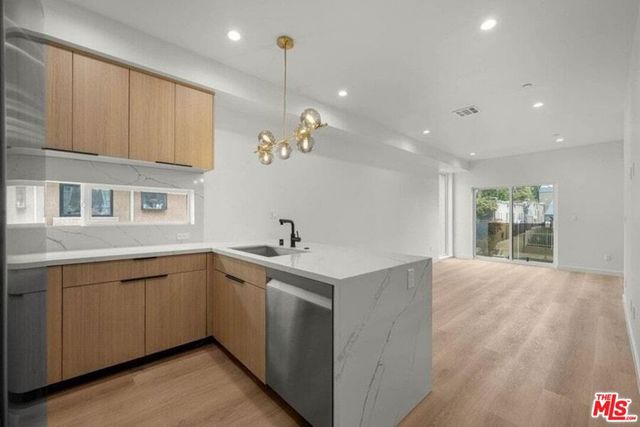 2001 Vista Del Mar Street 4, Los Angeles, CA 90068