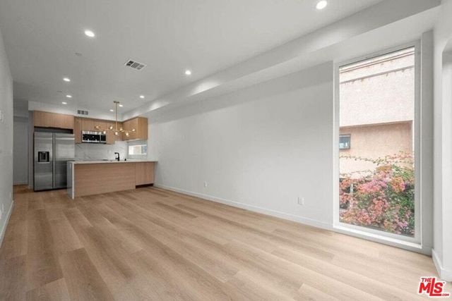 2001 Vista Del Mar Street 4, Los Angeles, CA 90068