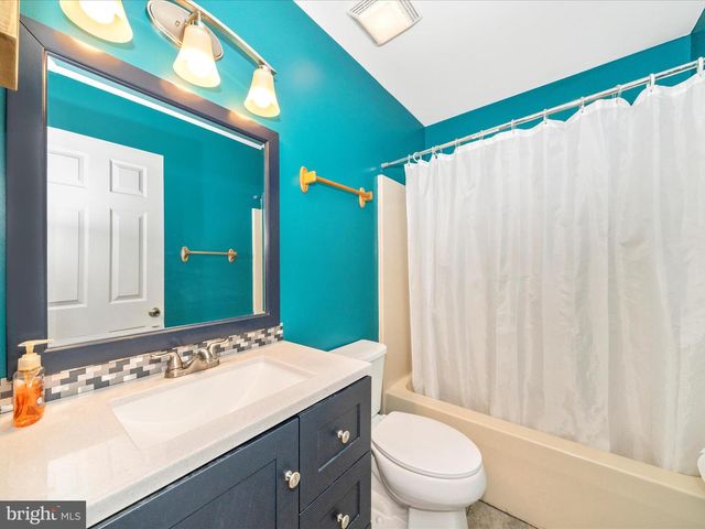 105 SAINT JOHNS RD, Littlestown, PA 17340