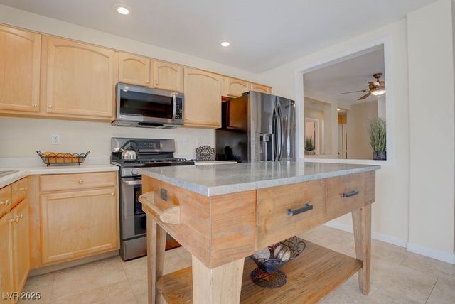 7925 Willow Pines Place, Las Vegas, NV 89143