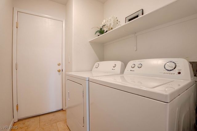 7925 Willow Pines Place, Las Vegas, NV 89143