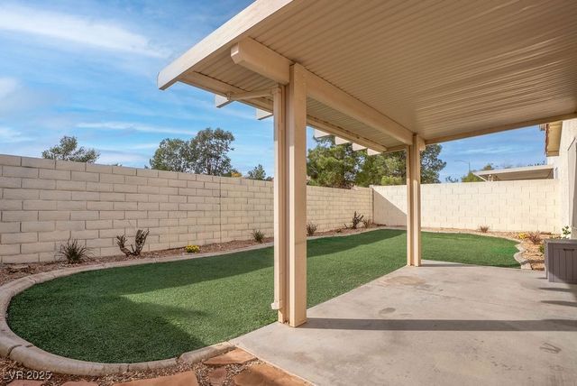 7925 Willow Pines Place, Las Vegas, NV 89143