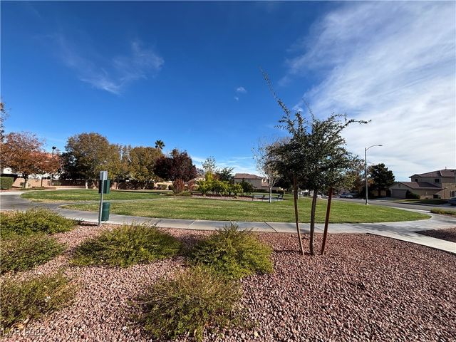 7925 Willow Pines Place, Las Vegas, NV 89143
