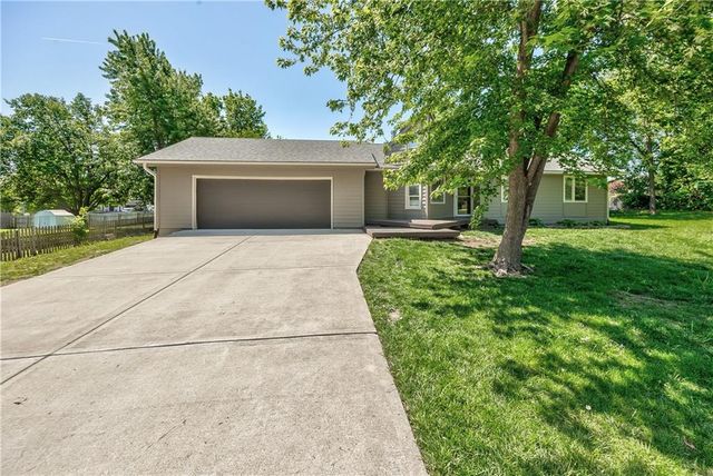 105 E Cedar Street, Spring Hill, KS 66083