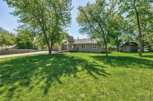 105 E Cedar Street, Spring Hill, KS 66083