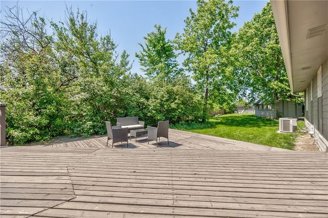105 E Cedar Street, Spring Hill, KS 66083