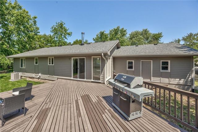 105 E Cedar Street, Spring Hill, KS 66083