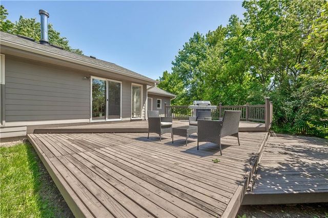 105 E Cedar Street, Spring Hill, KS 66083