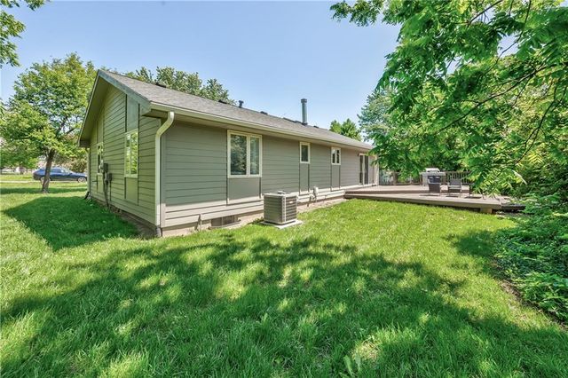 105 E Cedar Street, Spring Hill, KS 66083