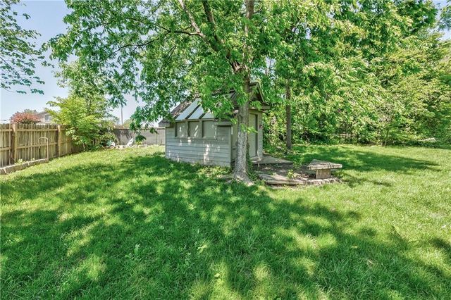 105 E Cedar Street, Spring Hill, KS 66083