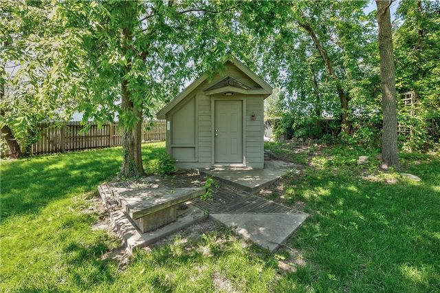 105 E Cedar Street, Spring Hill, KS 66083