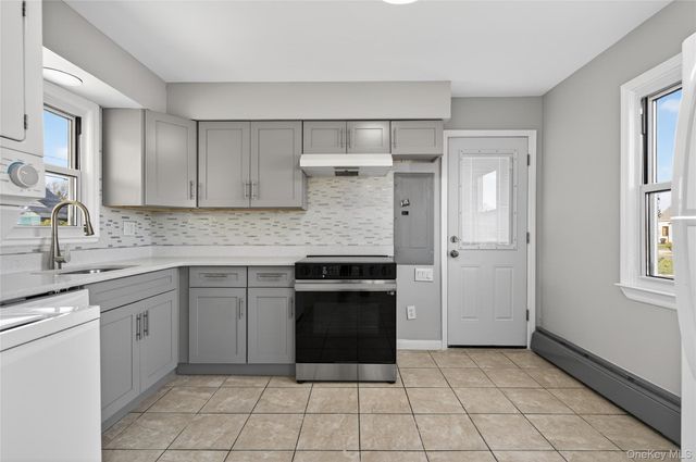 28 Candle Lane, Levittown, NY 11756