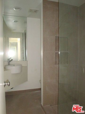 6207 BANNER Avenue 1, Los Angeles, CA 90038