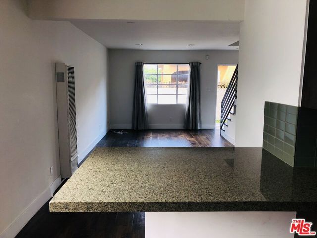 6207 BANNER Avenue 1, Los Angeles, CA 90038
