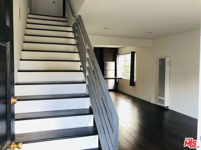 6207 BANNER Avenue 1, Los Angeles, CA 90038