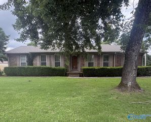 902 Jackson Drive, Athens, AL 35611