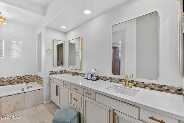 1976 W BLUE RIDGE Court, Chandler, AZ 85248