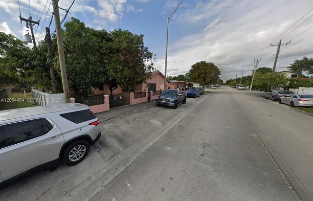 890 E 28th St, Hialeah, FL 33013