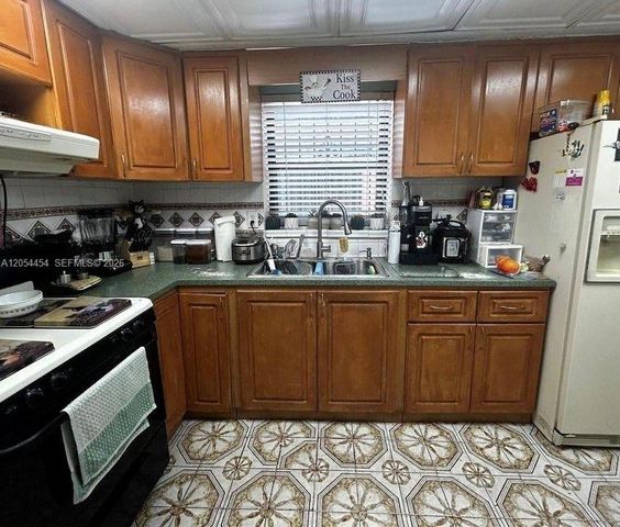 890 E 28th St, Hialeah, FL 33013