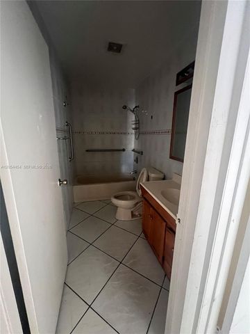 890 E 28th St, Hialeah, FL 33013