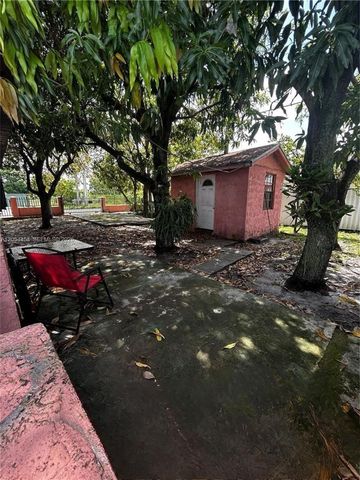 890 E 28th St, Hialeah, FL 33013