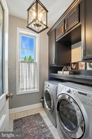 1520 WINSFORD LN, York, PA 17404