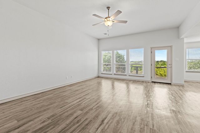 108 W Eli Chandler ST, Blanco, TX 78606