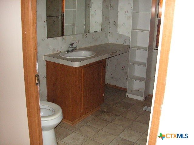 106 Gbrv Loop, Canyon Lake, TX 78133