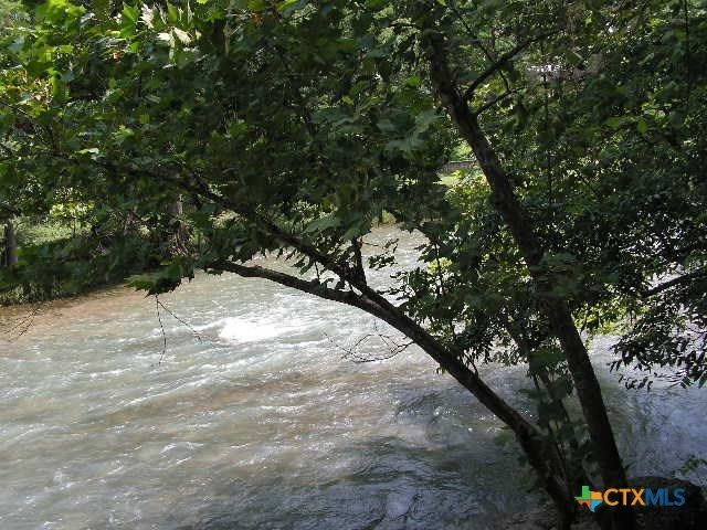 106 Gbrv Loop, Canyon Lake, TX 78133