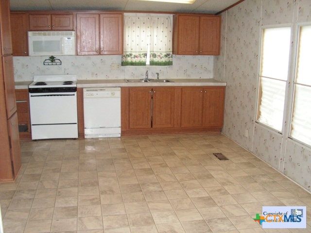 106 Gbrv Loop, Canyon Lake, TX 78133