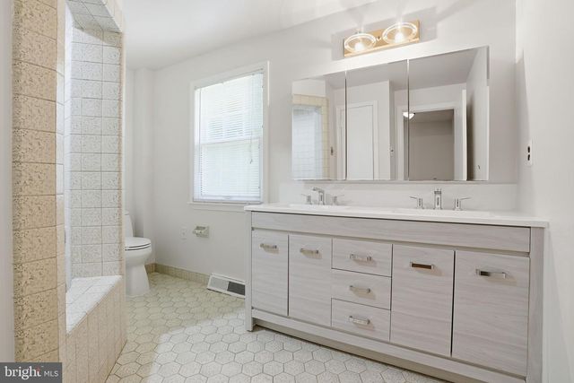 1840 NICHOLAS DR, Huntingdon Valley, PA 19006
