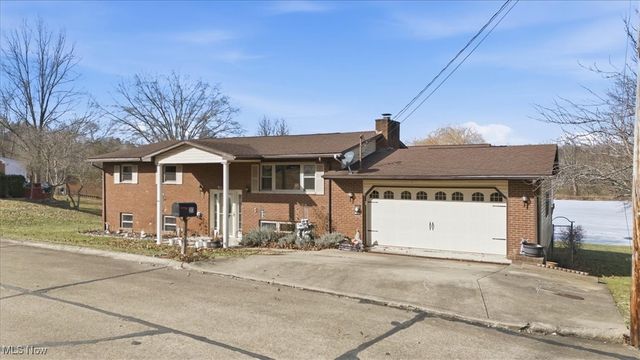 20 Mustang Acres, Parkersburg, WV 26104