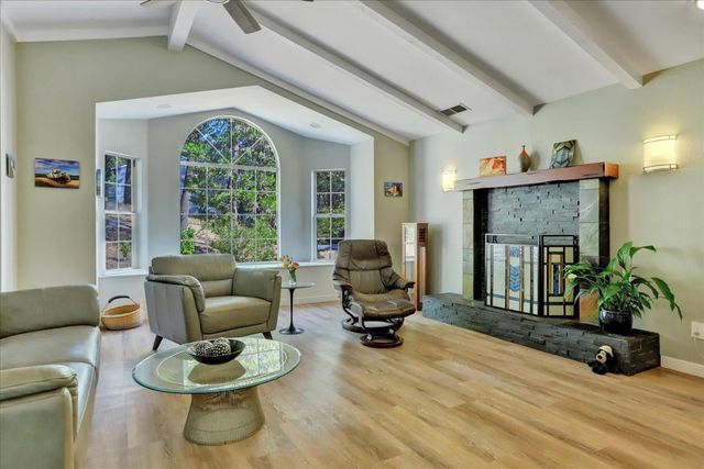 10971 Juanita Ct, Grass Valley, CA 95949