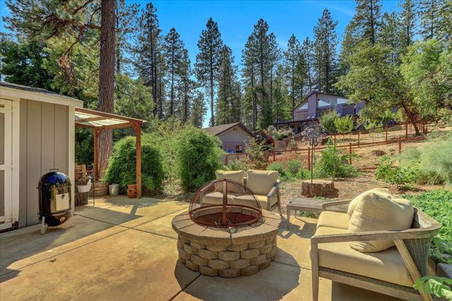 10971 Juanita Ct, Grass Valley, CA 95949