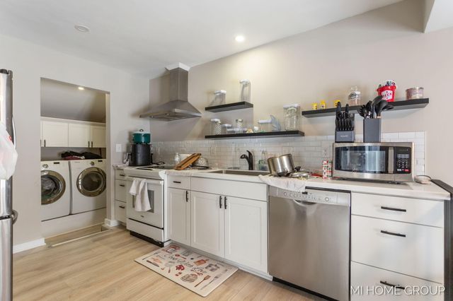 544 Homestead Avenue, Holland City, MI 49423