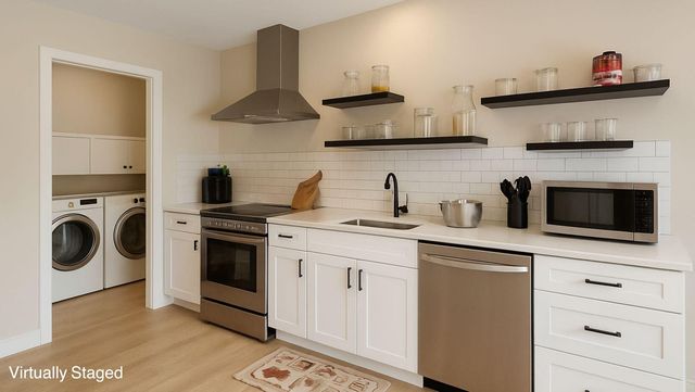 544 Homestead Avenue, Holland City, MI 49423