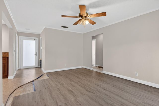 8122 NW 73rd Avenue, Tamarac, FL 33321