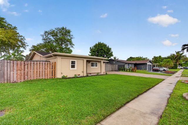 8122 NW 73rd Avenue, Tamarac, FL 33321