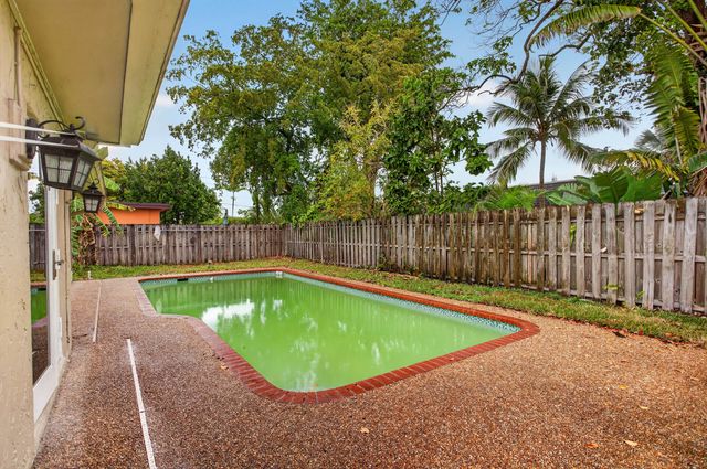 8122 NW 73rd Avenue, Tamarac, FL 33321