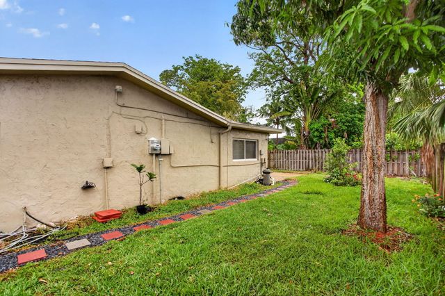 8122 NW 73rd Avenue, Tamarac, FL 33321