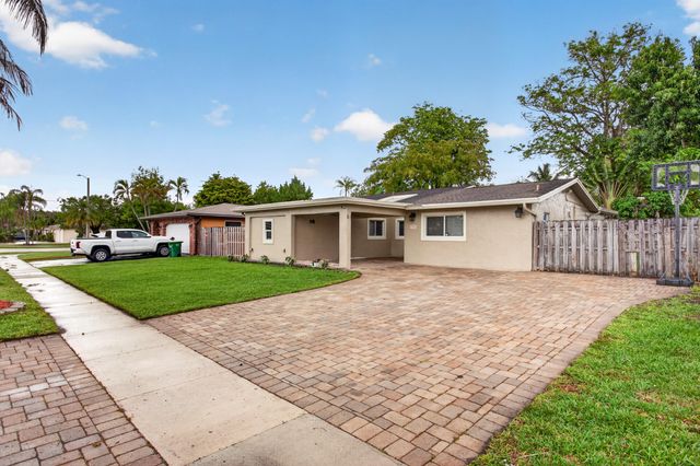 8122 NW 73rd Avenue, Tamarac, FL 33321